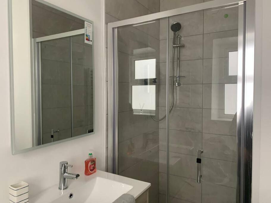 Modern Apartment With Sea Views Портраш Экстерьер фото